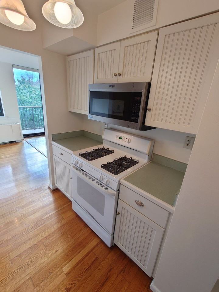 600 Roosevelt Blvd #601 - Photo 4 of 20