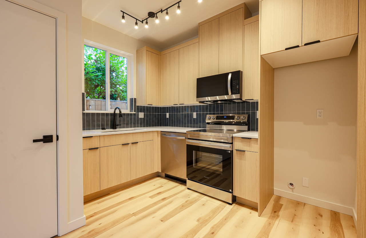 4274 Ne Going St #NA - Photo 5 of 11