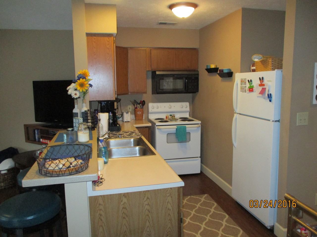 701 N Dicks St - Photo 3 of 16