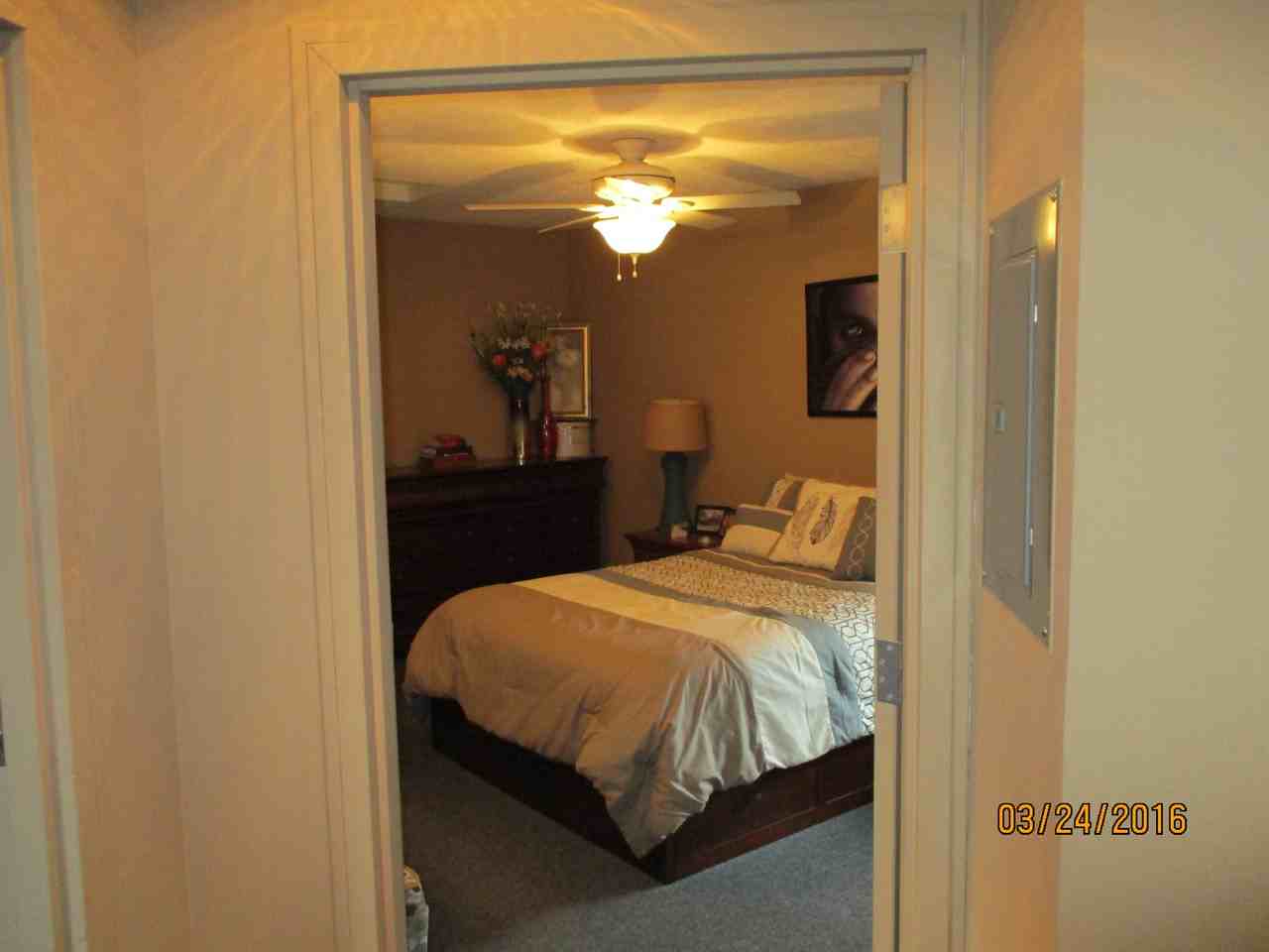 701 N Dicks St - Photo 4 of 16