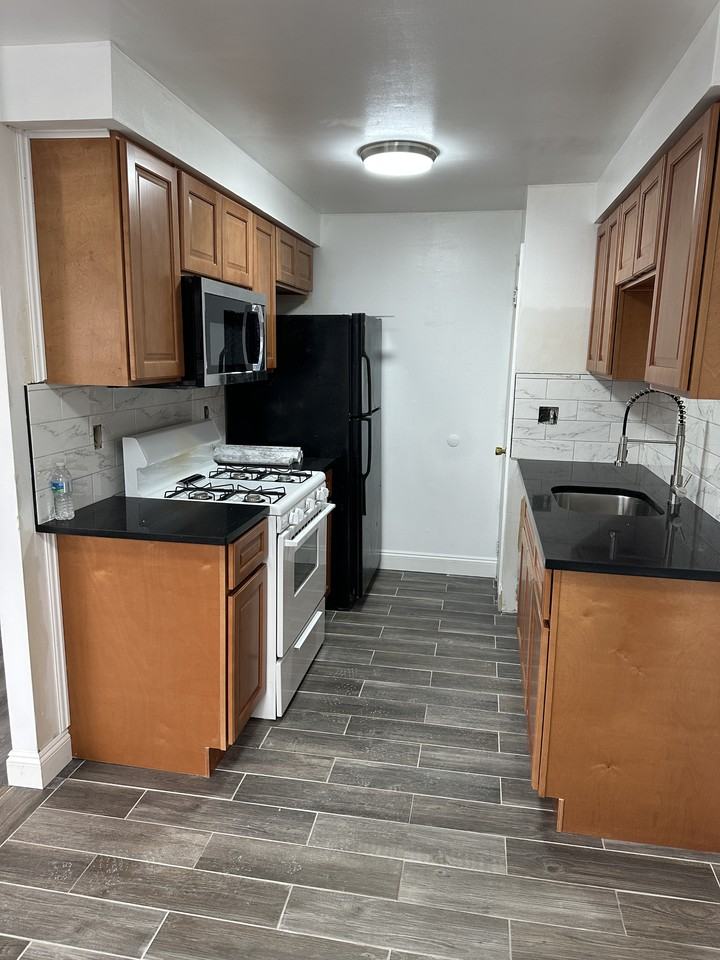 3325 Ashfield Ln #2 - Photo 5 of 12