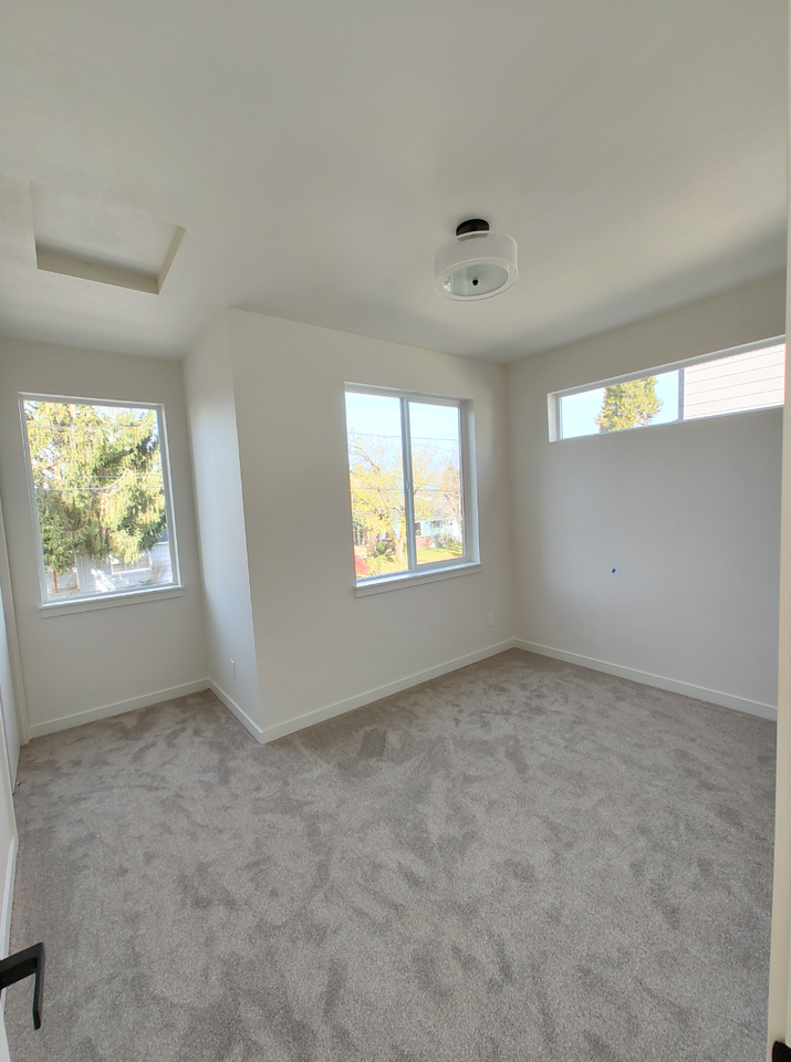 4262 Ne Going St #NA - Photo 6 of 12