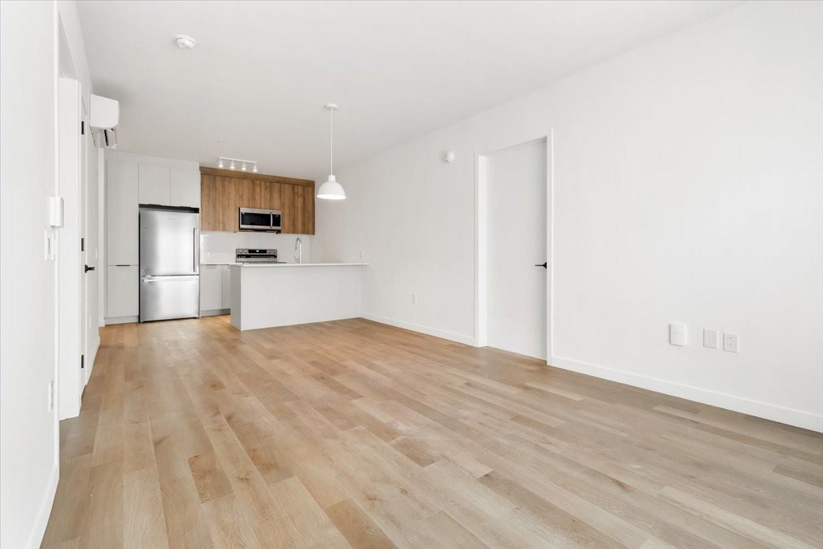 812 2e Avenue #204 - Photo 2 of 10