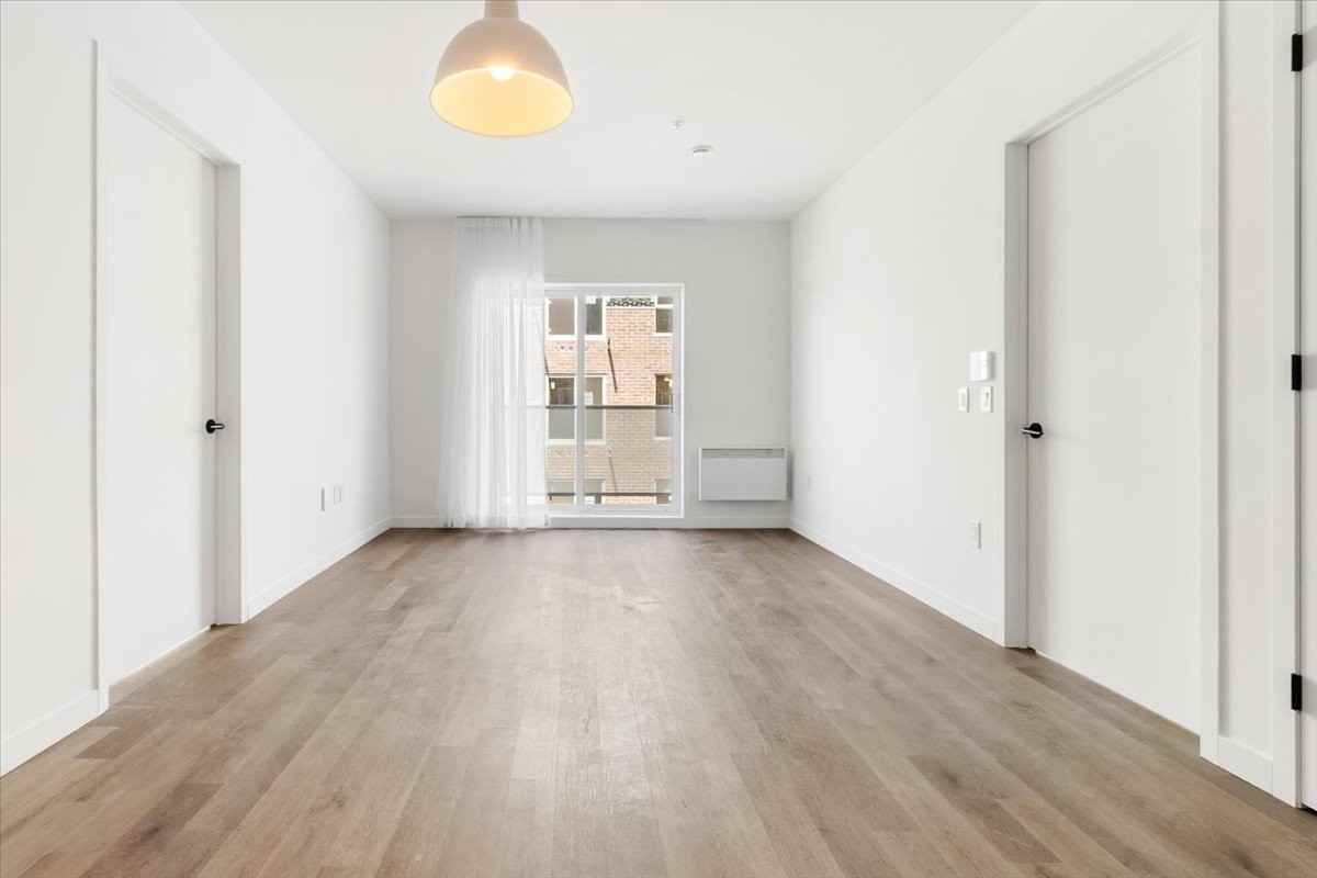 812 2e Avenue #204 - Photo 4 of 10