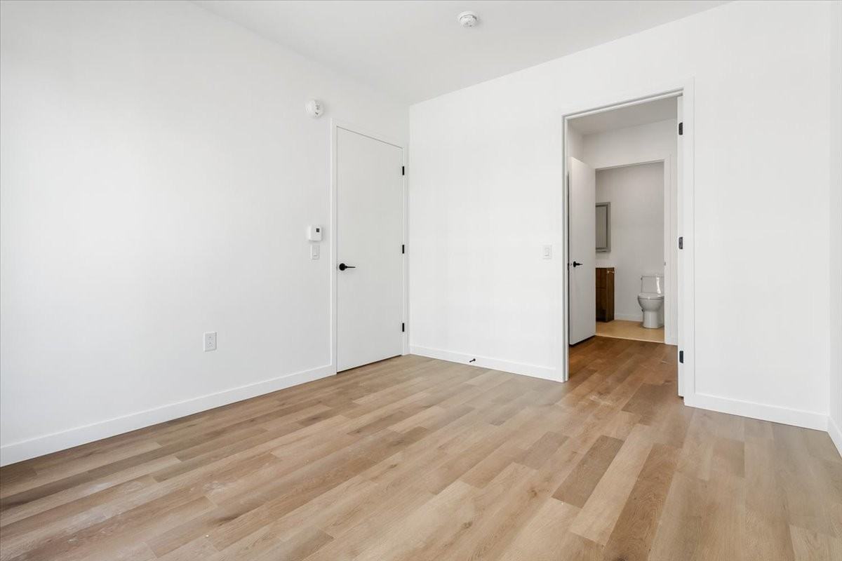 812 2e Avenue #204 - Photo 6 of 10