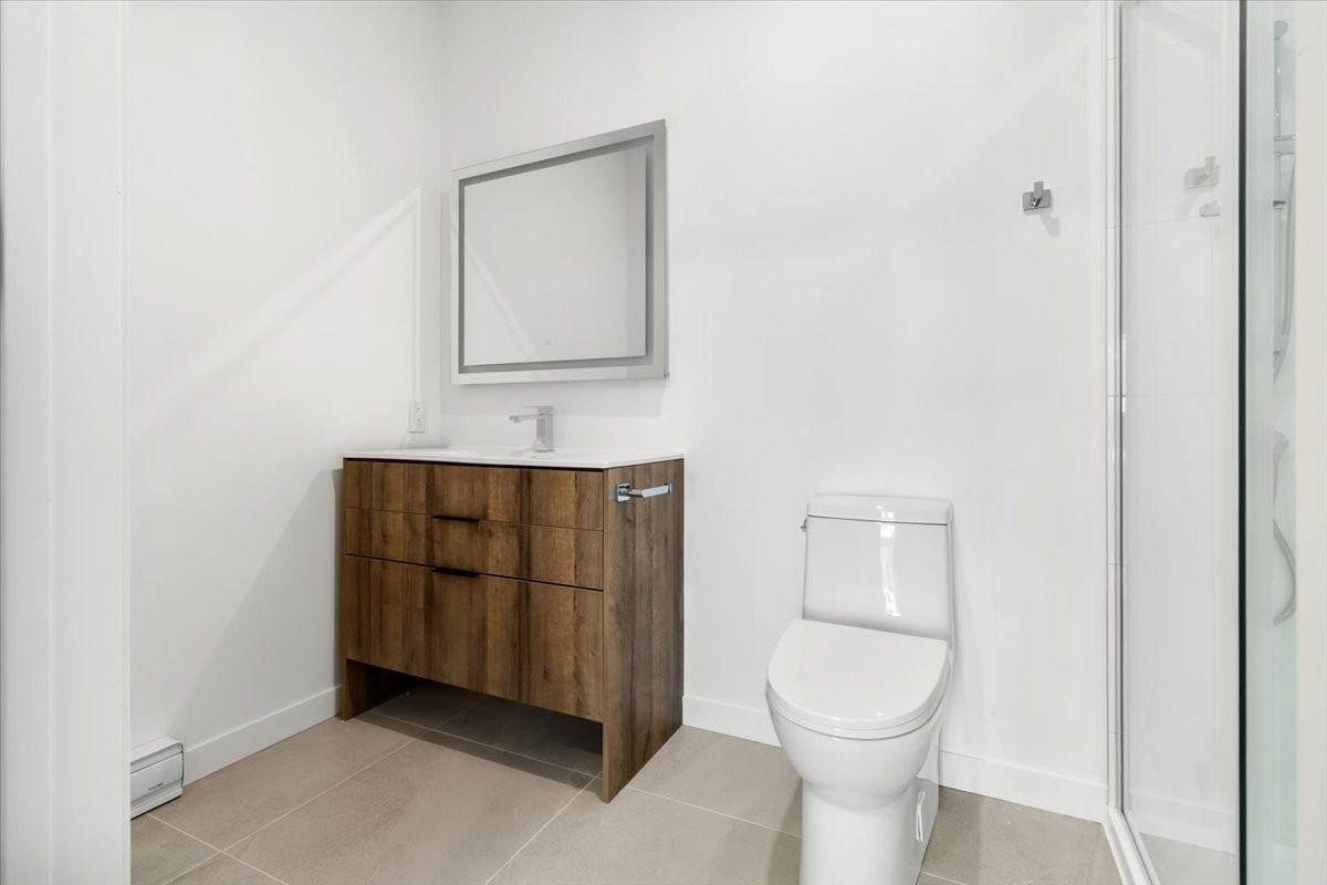 812 2e Avenue #204 - Photo 7 of 10