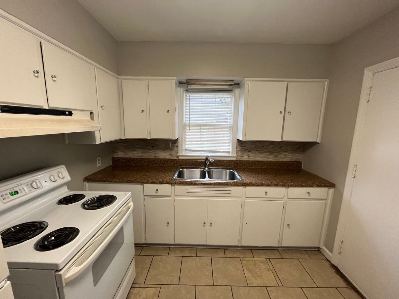 6123 Warner Rd - Photo 2 of 18