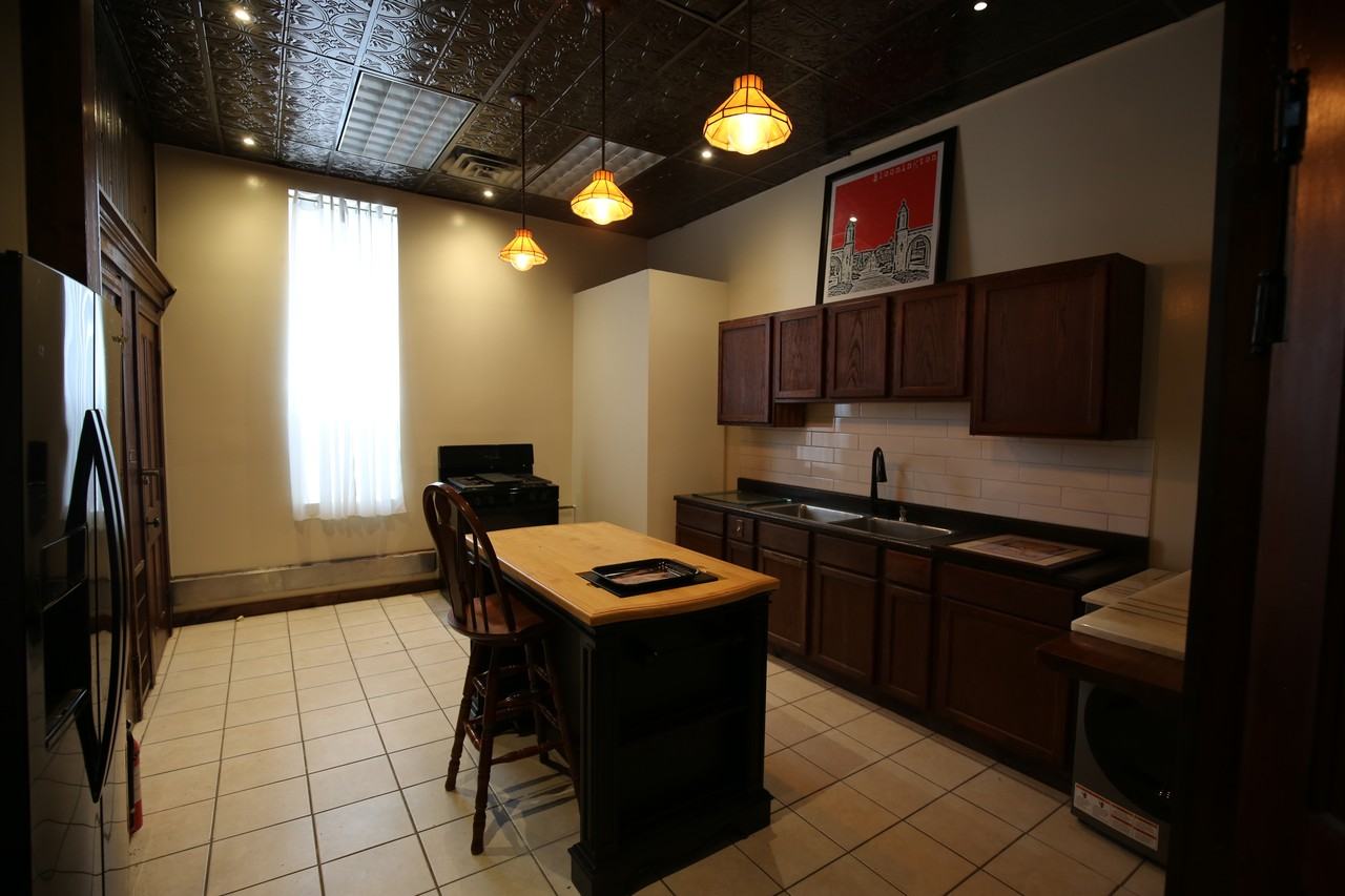 123 N Sale St #3 - Photo 6 of 34