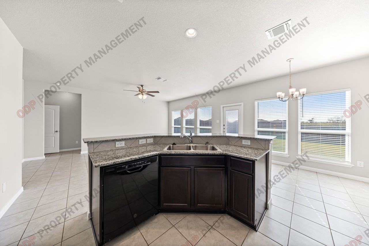 7308 Lee Hall Loop - Photo 6 of 31