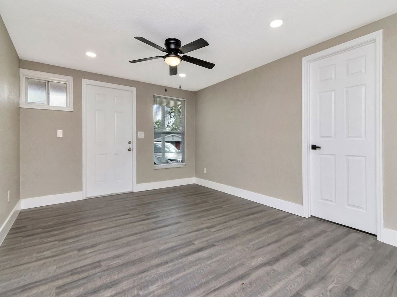 104 Karde Ln #B - Photo 2 of 12