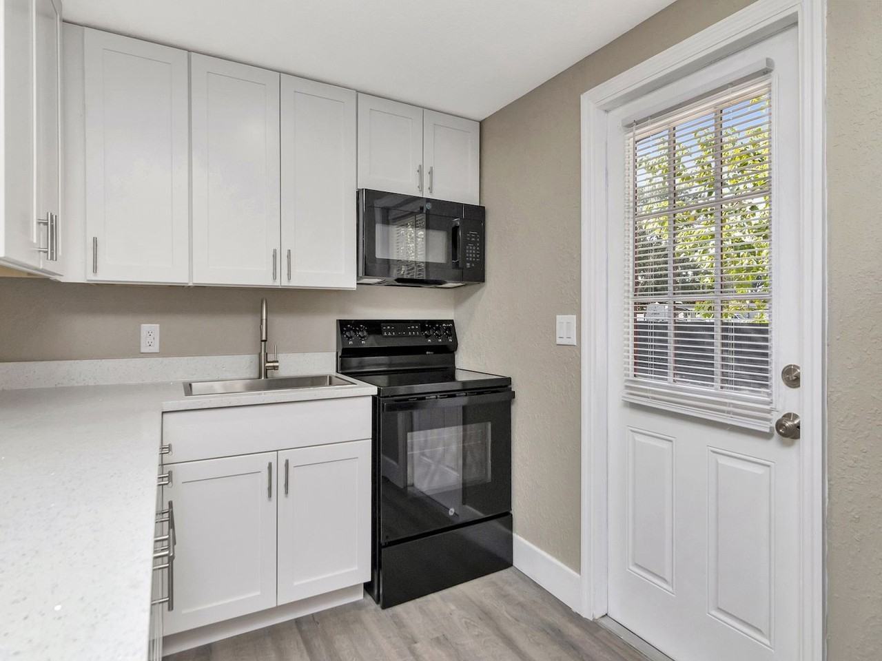 104 Karde Ln #B - Photo 4 of 12