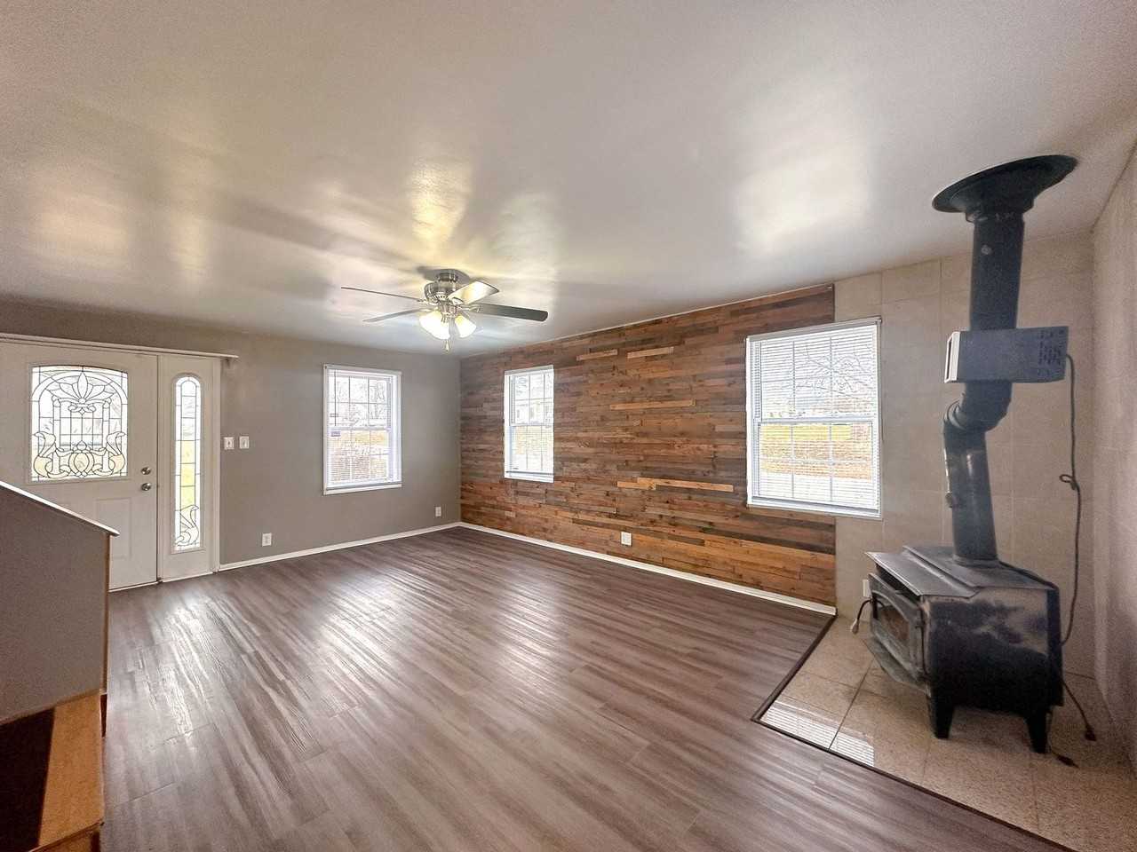 803 East Spraker Street - Photo 2 of 29