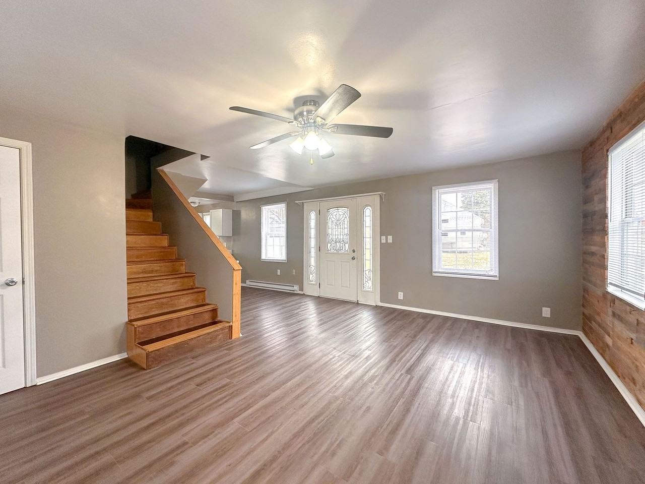 803 East Spraker Street - Photo 3 of 29