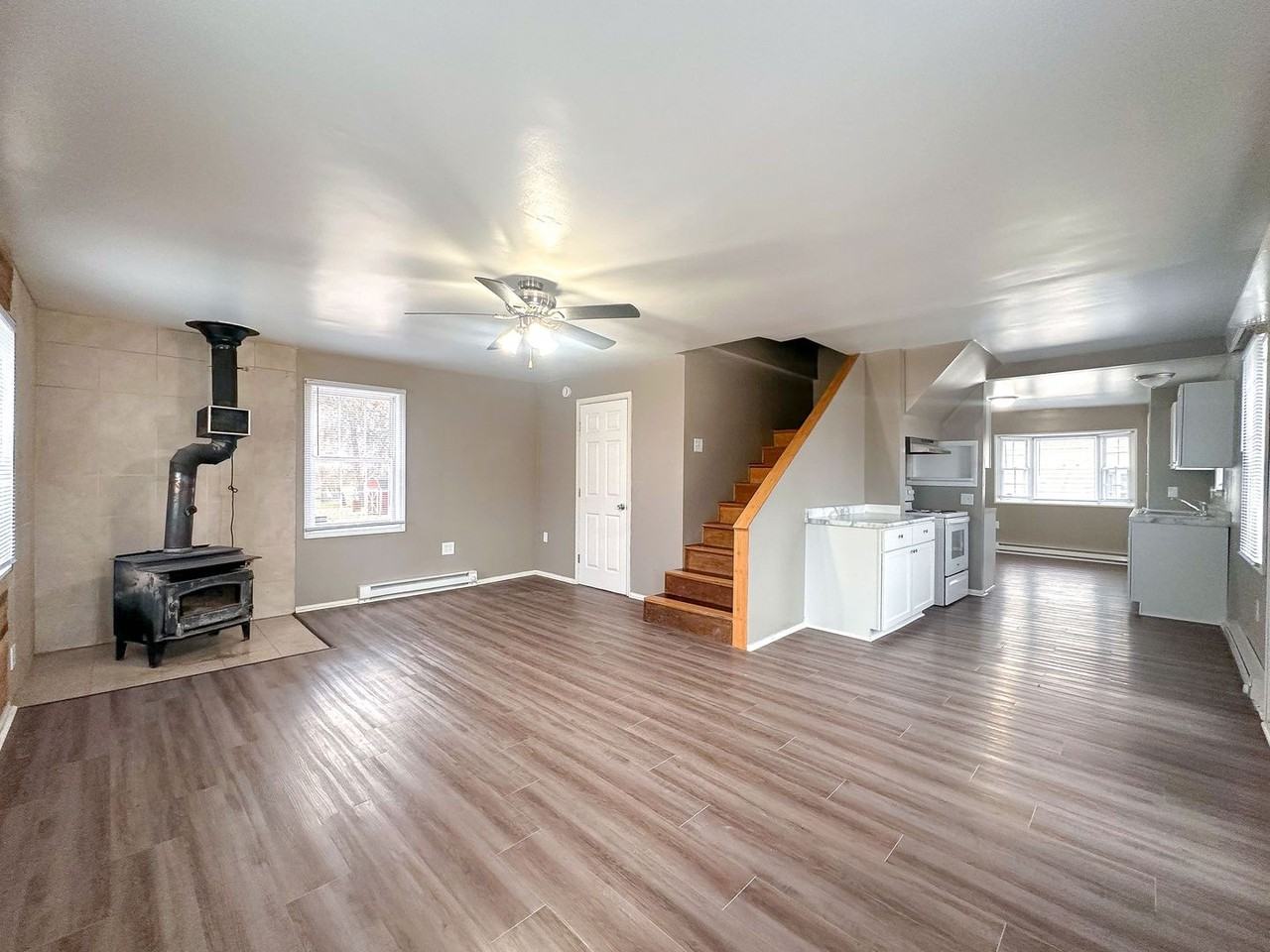 803 East Spraker Street - Photo 4 of 29