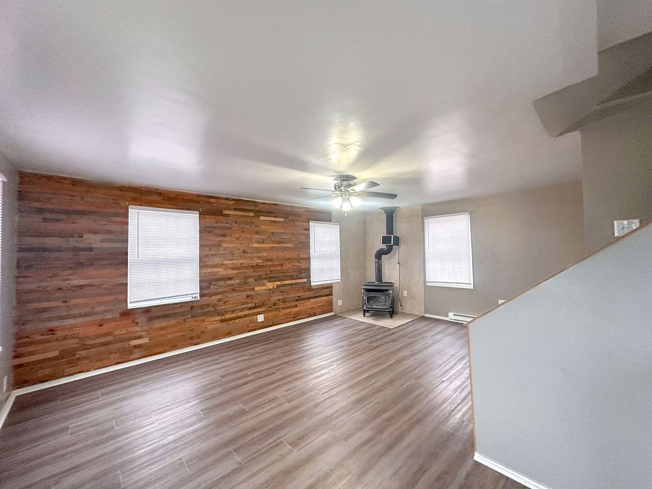 803 East Spraker Street - Photo 5 of 29