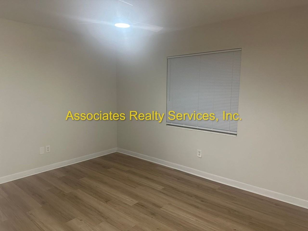 4923 Nw 30th Ter - Photo 3 of 17