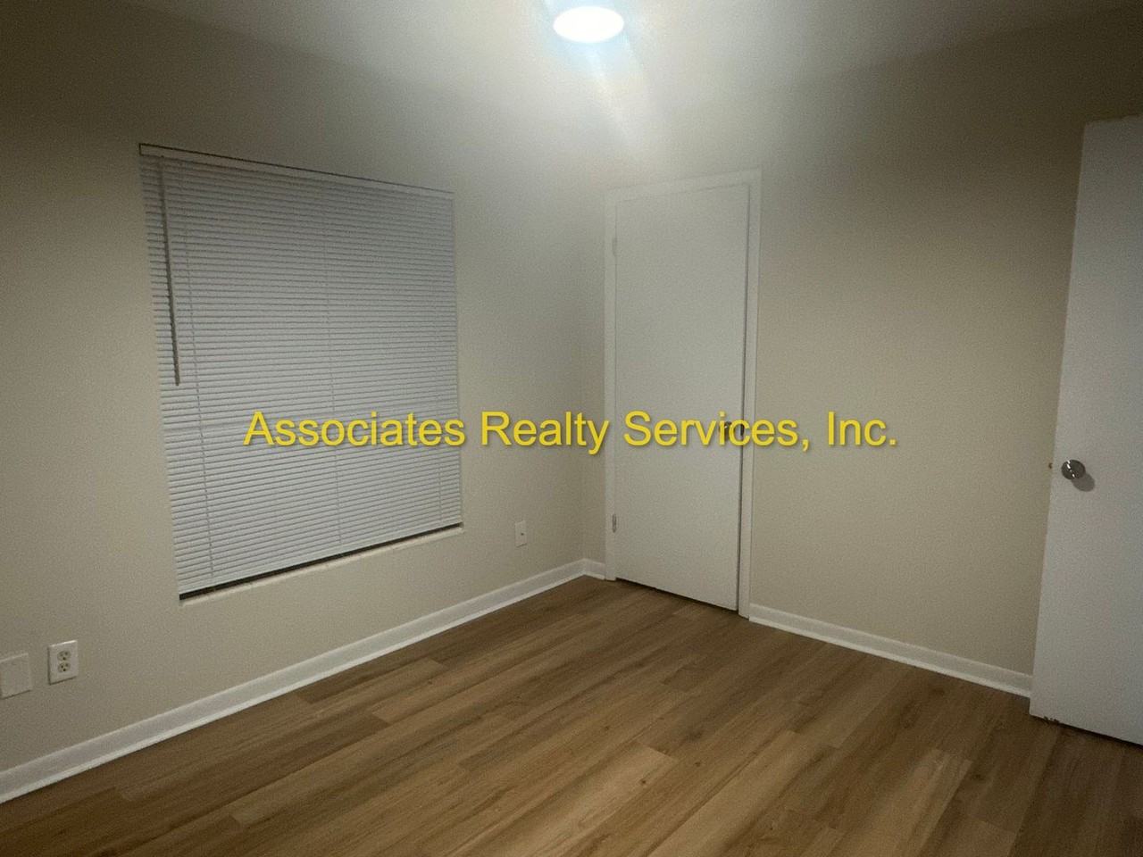 4923 Nw 30th Ter - Photo 6 of 17