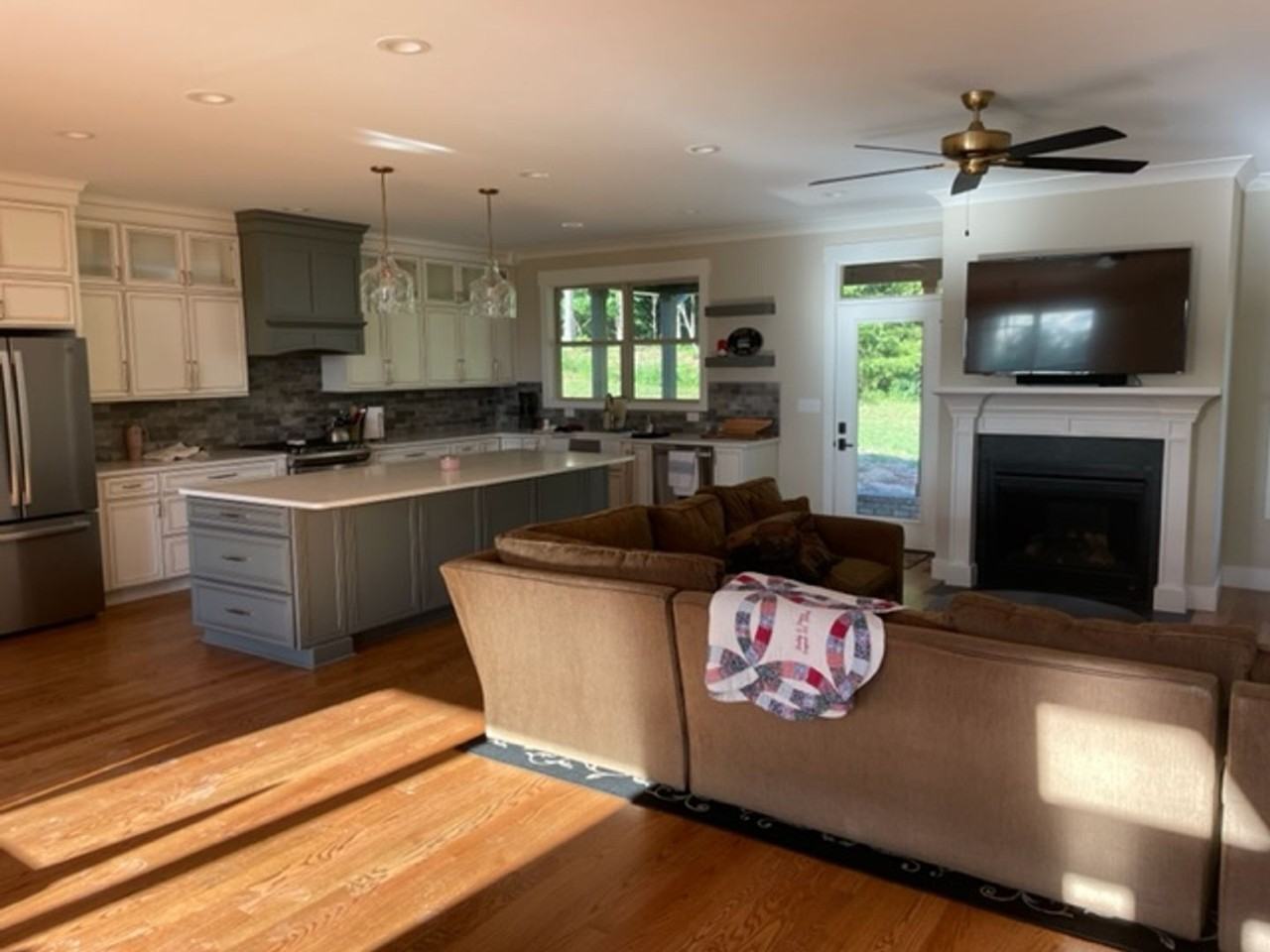 800 Davis Ln - Photo 3 of 23