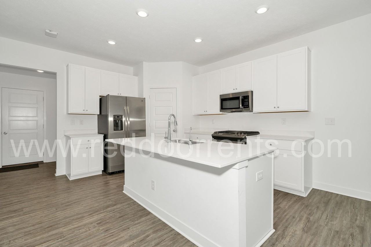 6380 Apperson Dr - Photo 3 of 22