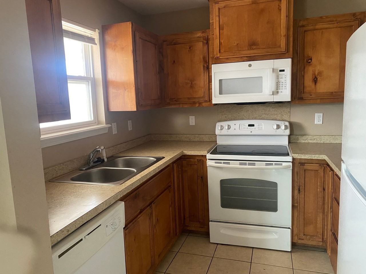 103 E Angus Ave - Photo 3 of 7