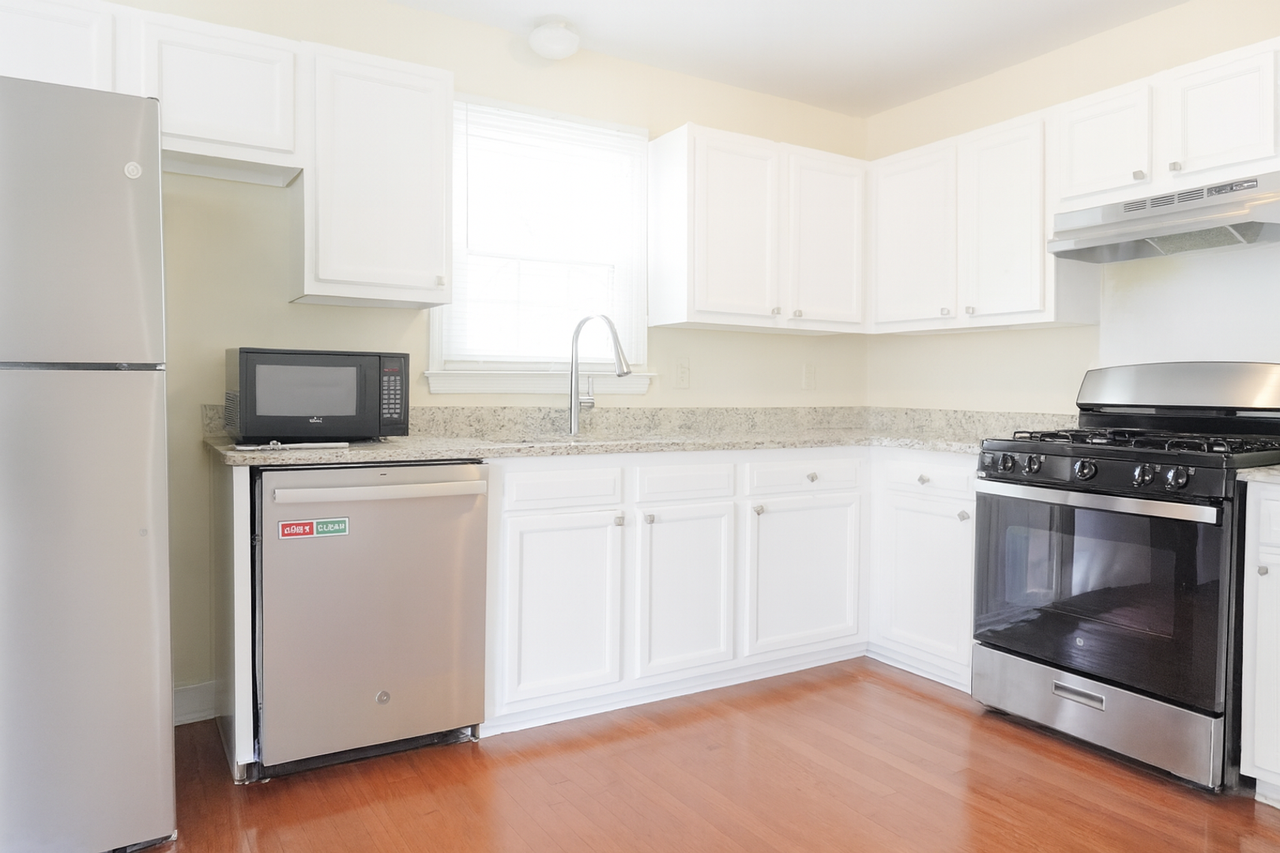 61 Cooper Street - Photo 6 of 9