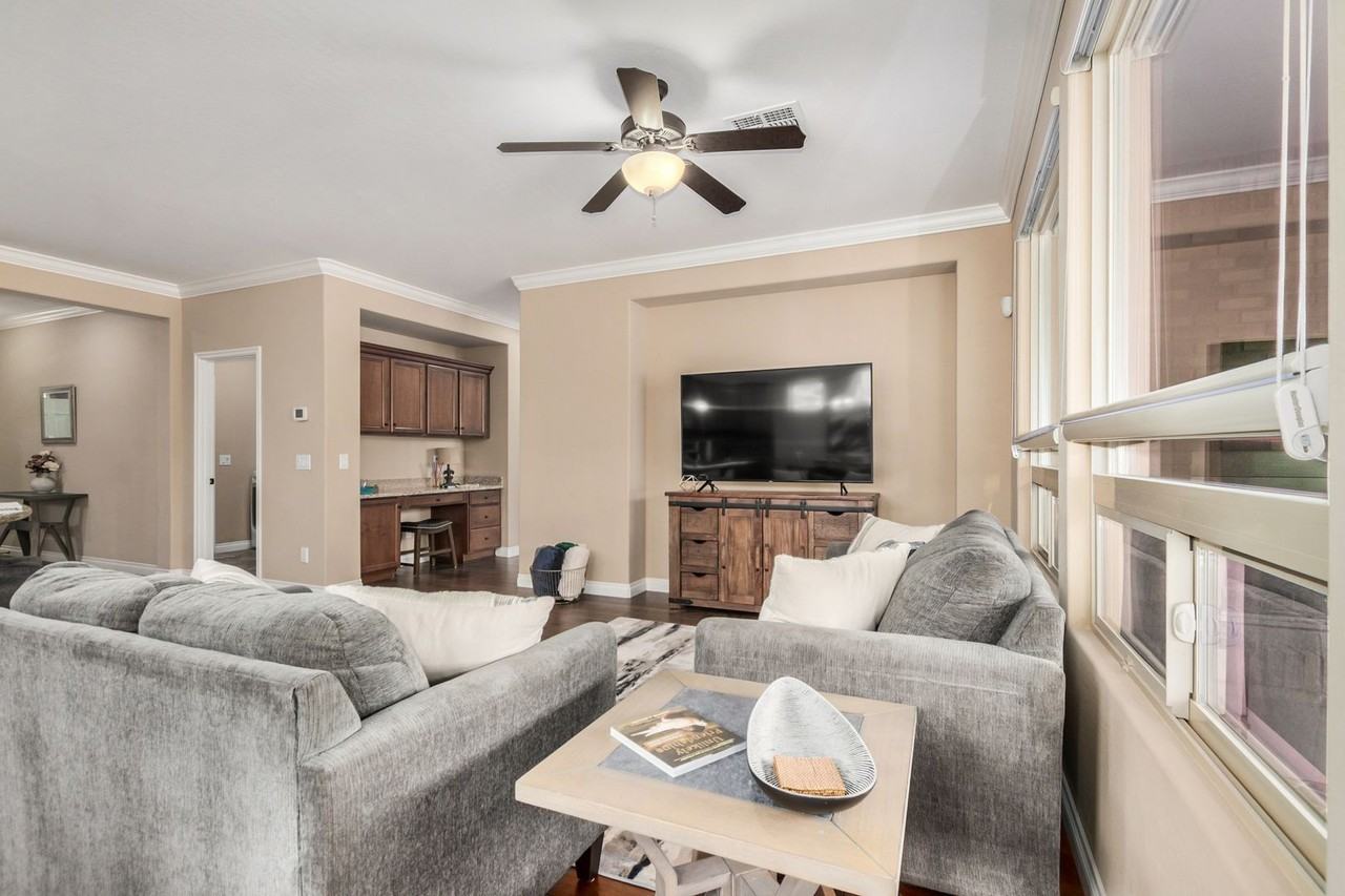 856 E Harmony Way - Photo 3 of 29