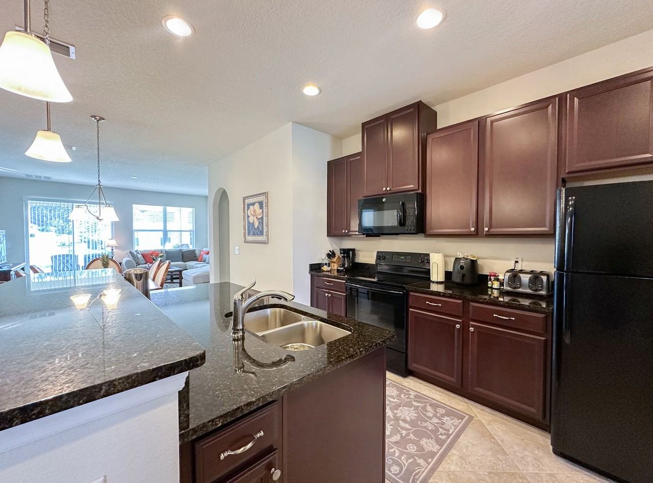 720 Parkmont Pl - Photo 6 of 40