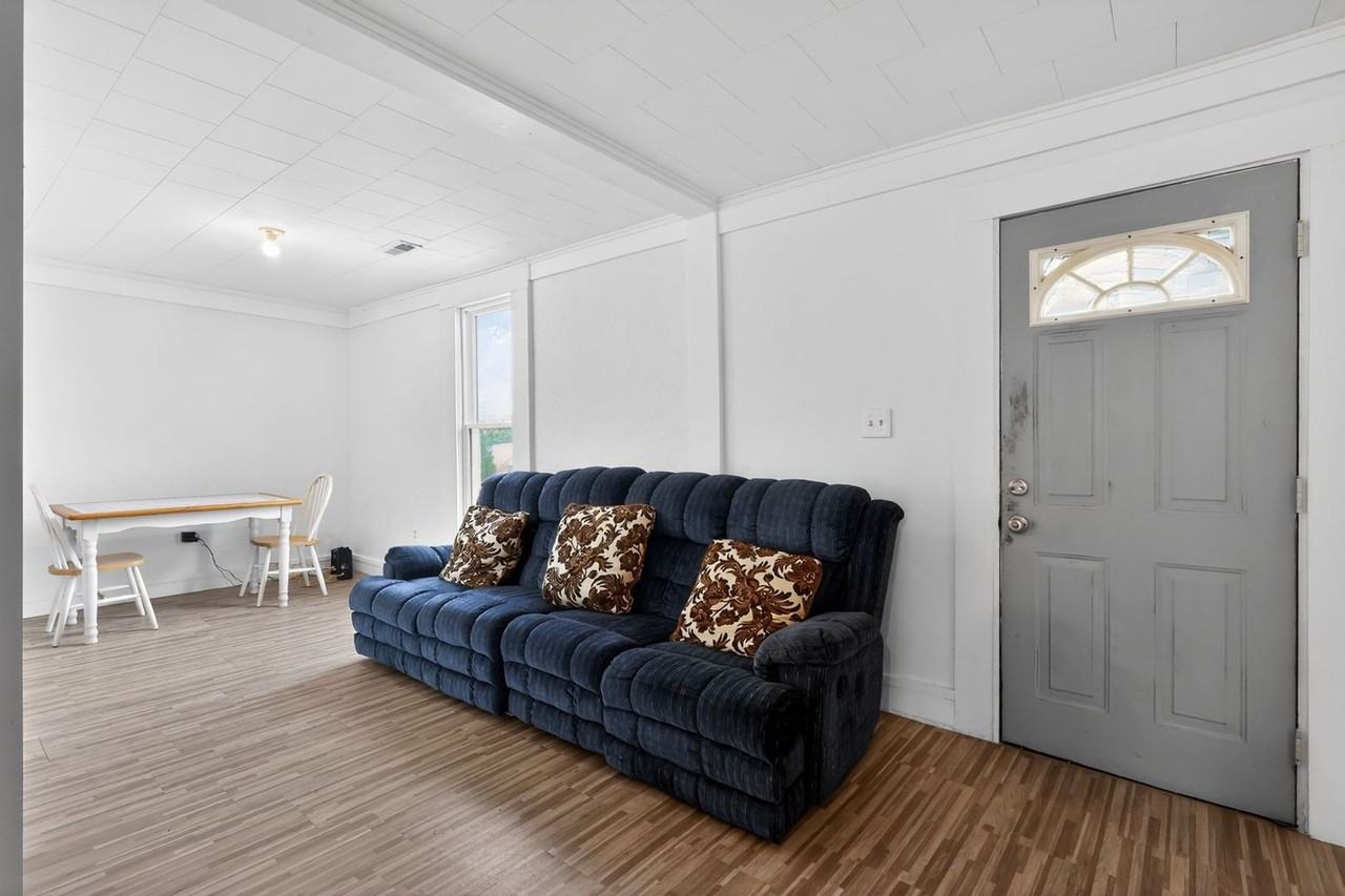 992 North Maple Street - Photo 7 of 37