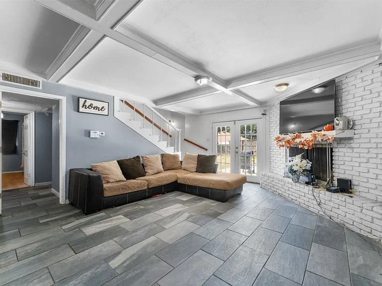 2405 Summit Drive - Photo 3 of 22