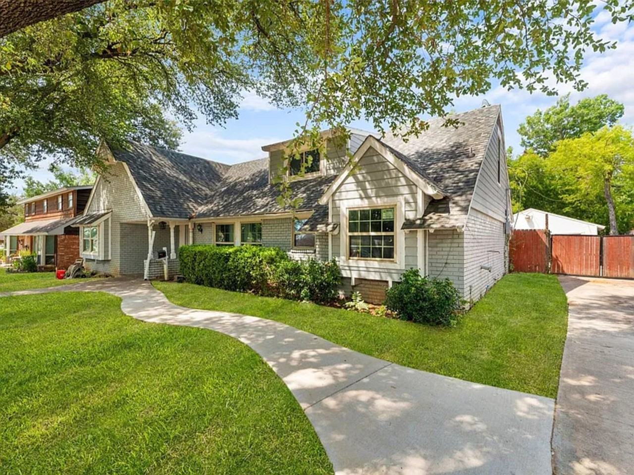 2405 Summit Drive - Photo 2 of 22