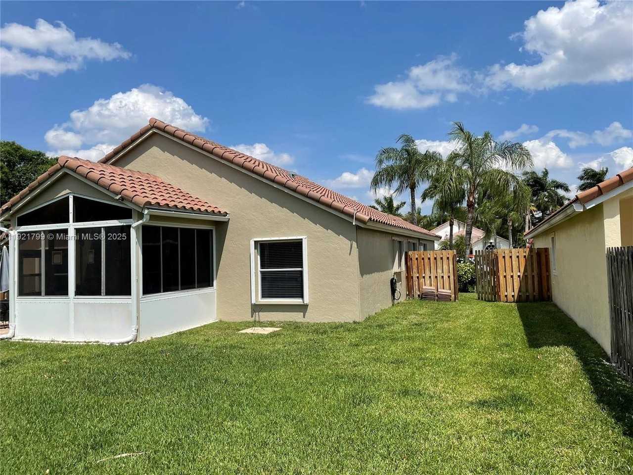 1972 Oak Berry Cir - Photo 3 of 7