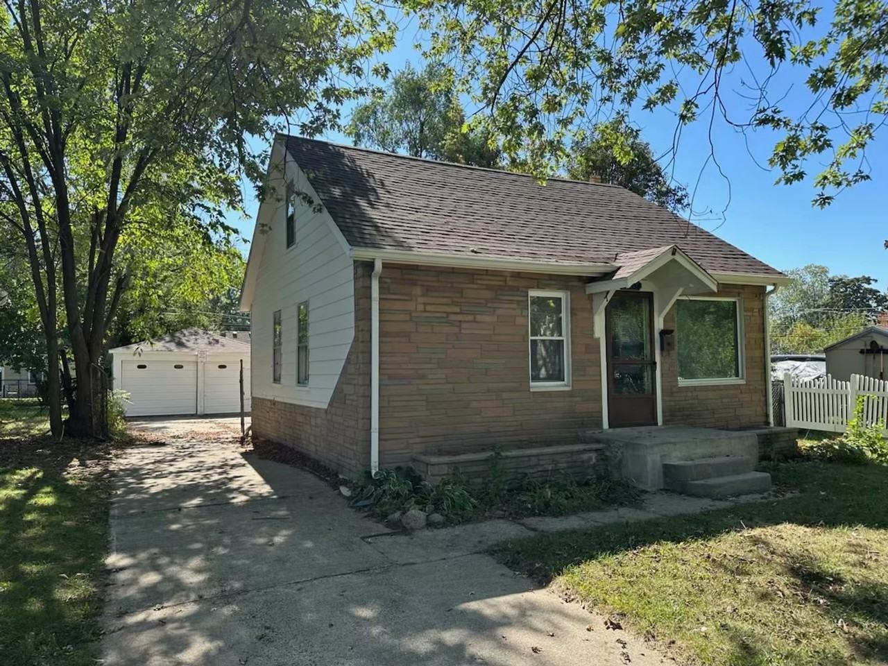 24117 Eton Avenue - Photo 4 of 8