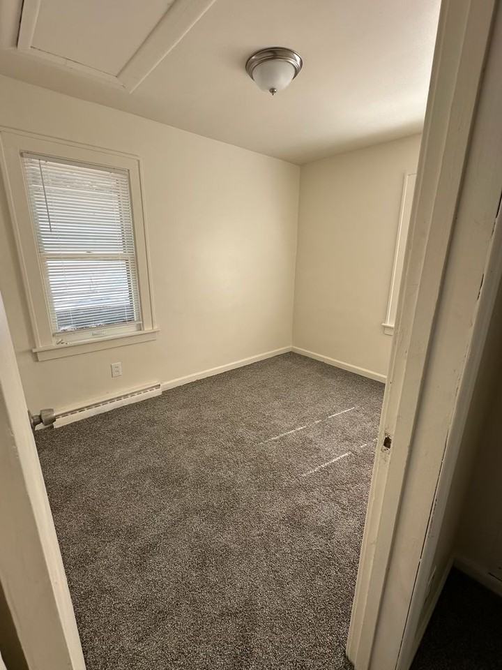 24117 Eton Avenue - Photo 5 of 8