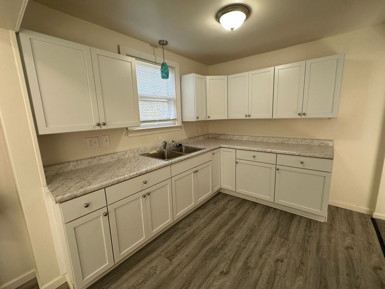 24117 Eton Avenue - Photo 7 of 8