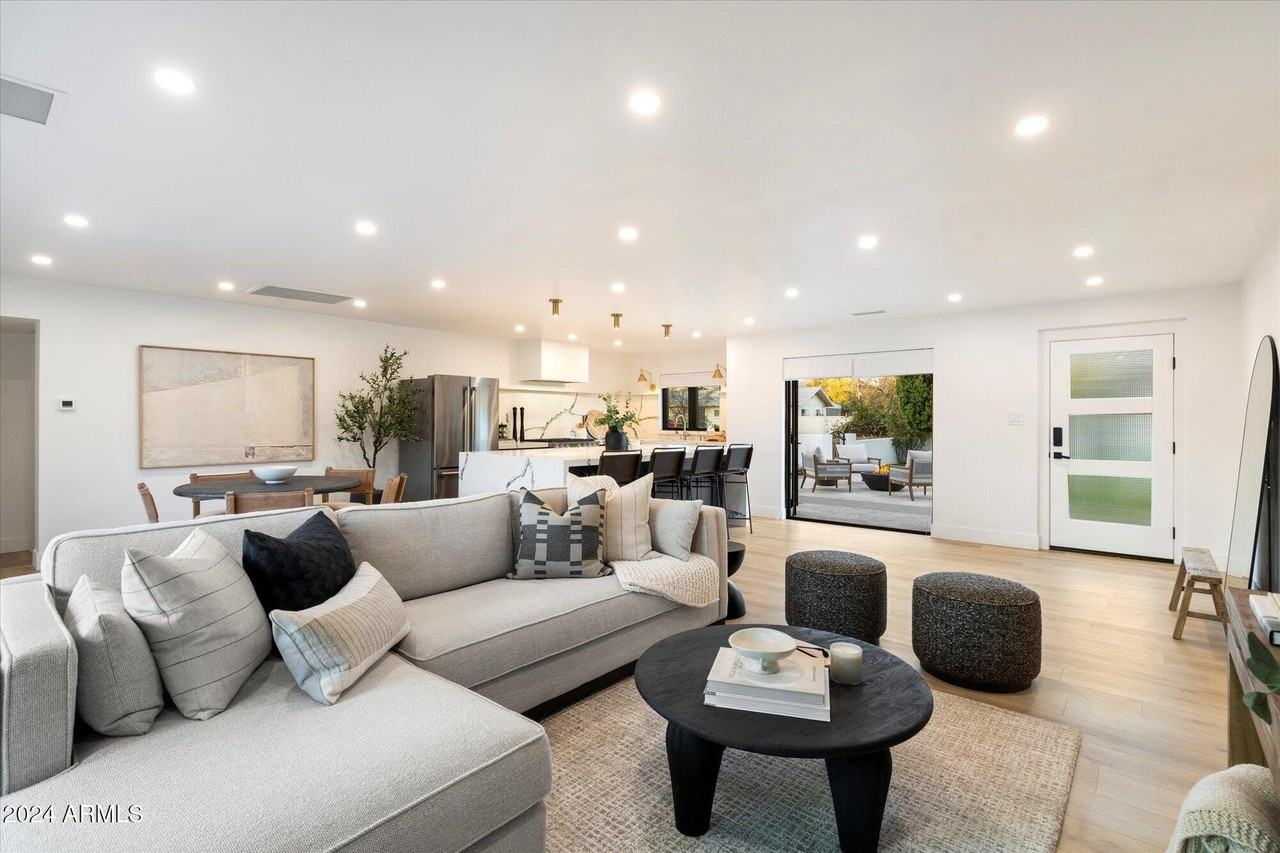 3827 East Hazelwood Street - Photo 3 of 35