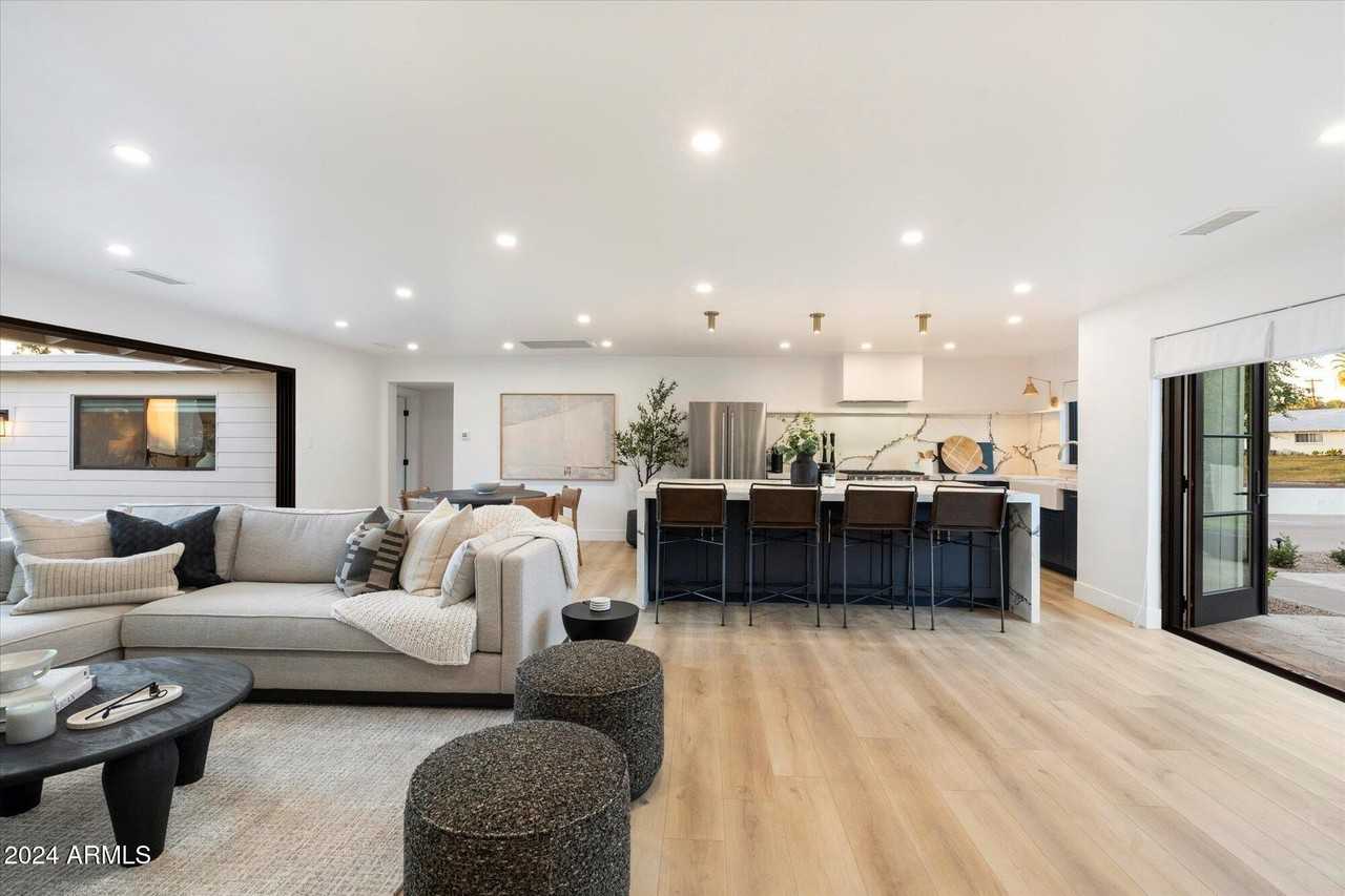 3827 East Hazelwood Street - Photo 4 of 35