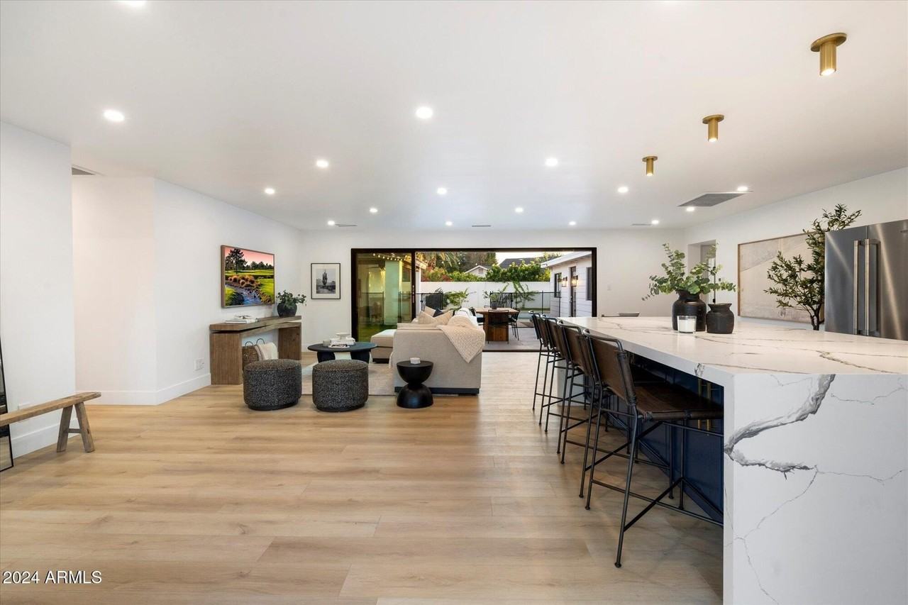 3827 East Hazelwood Street - Photo 5 of 35