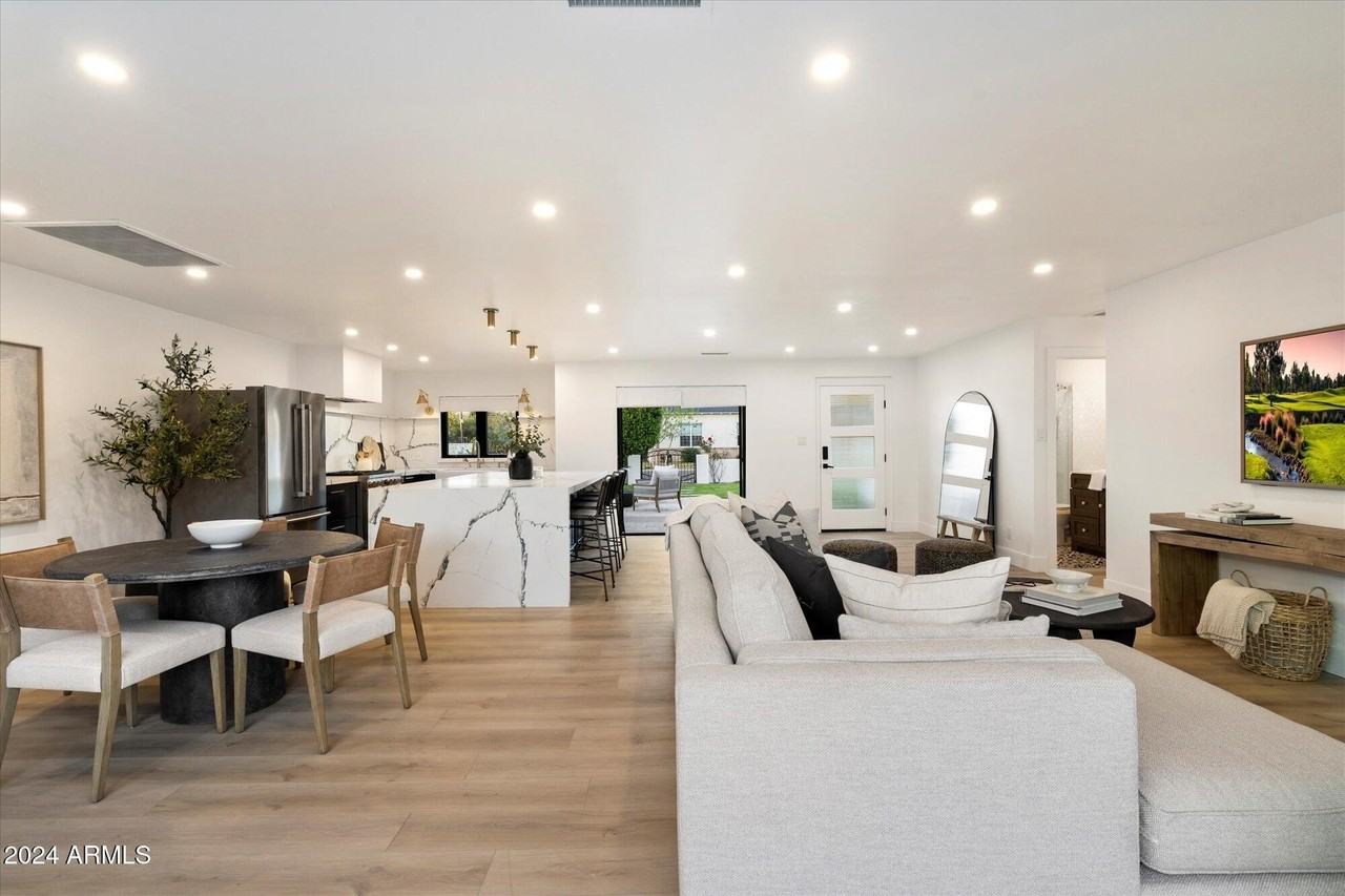 3827 East Hazelwood Street - Photo 7 of 35