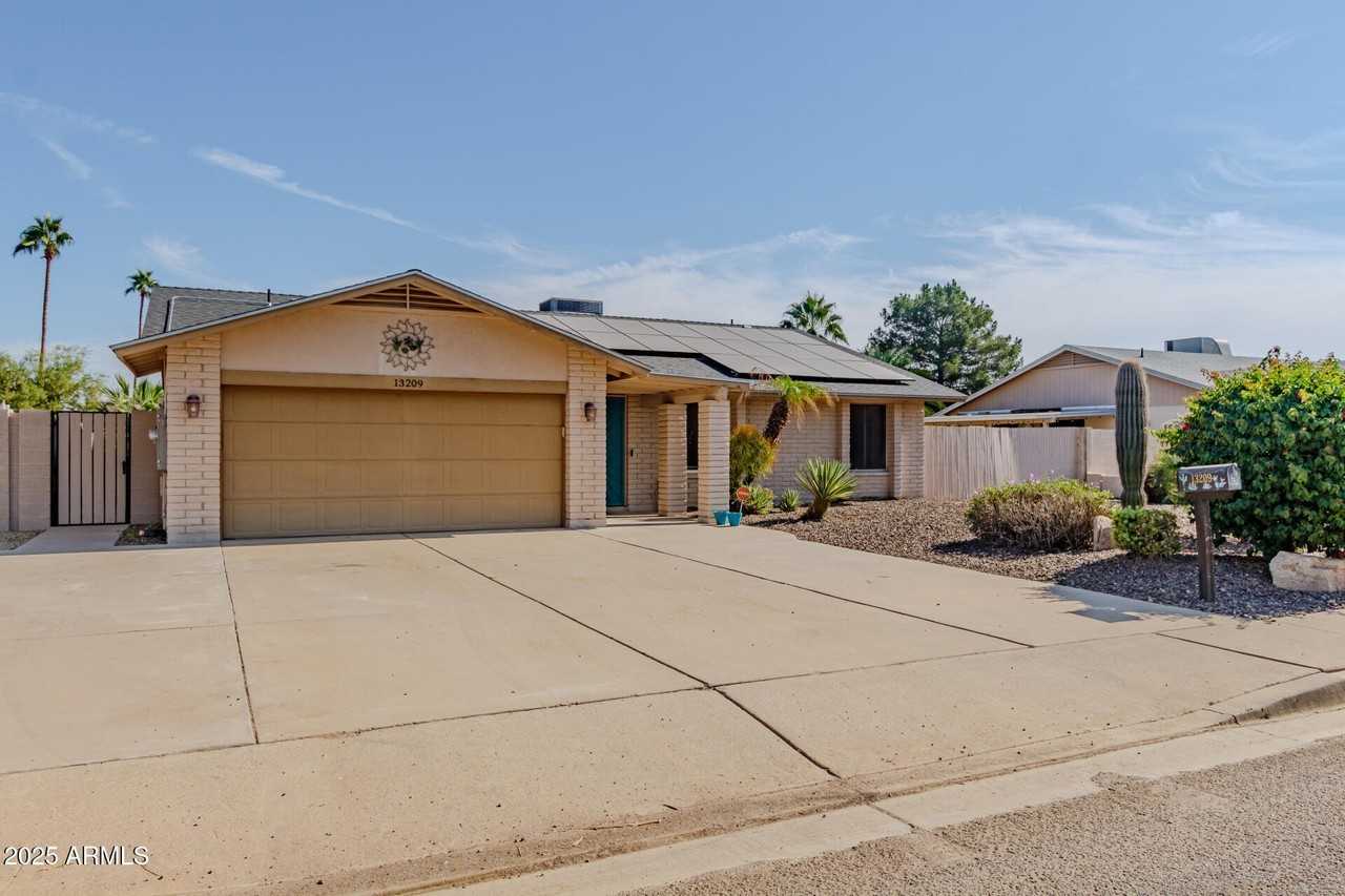 13209 N 30th St - Photo 3 of 33