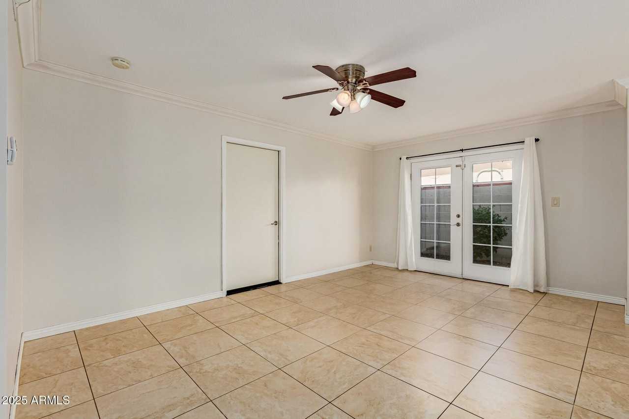 13209 N 30th St - Photo 5 of 33