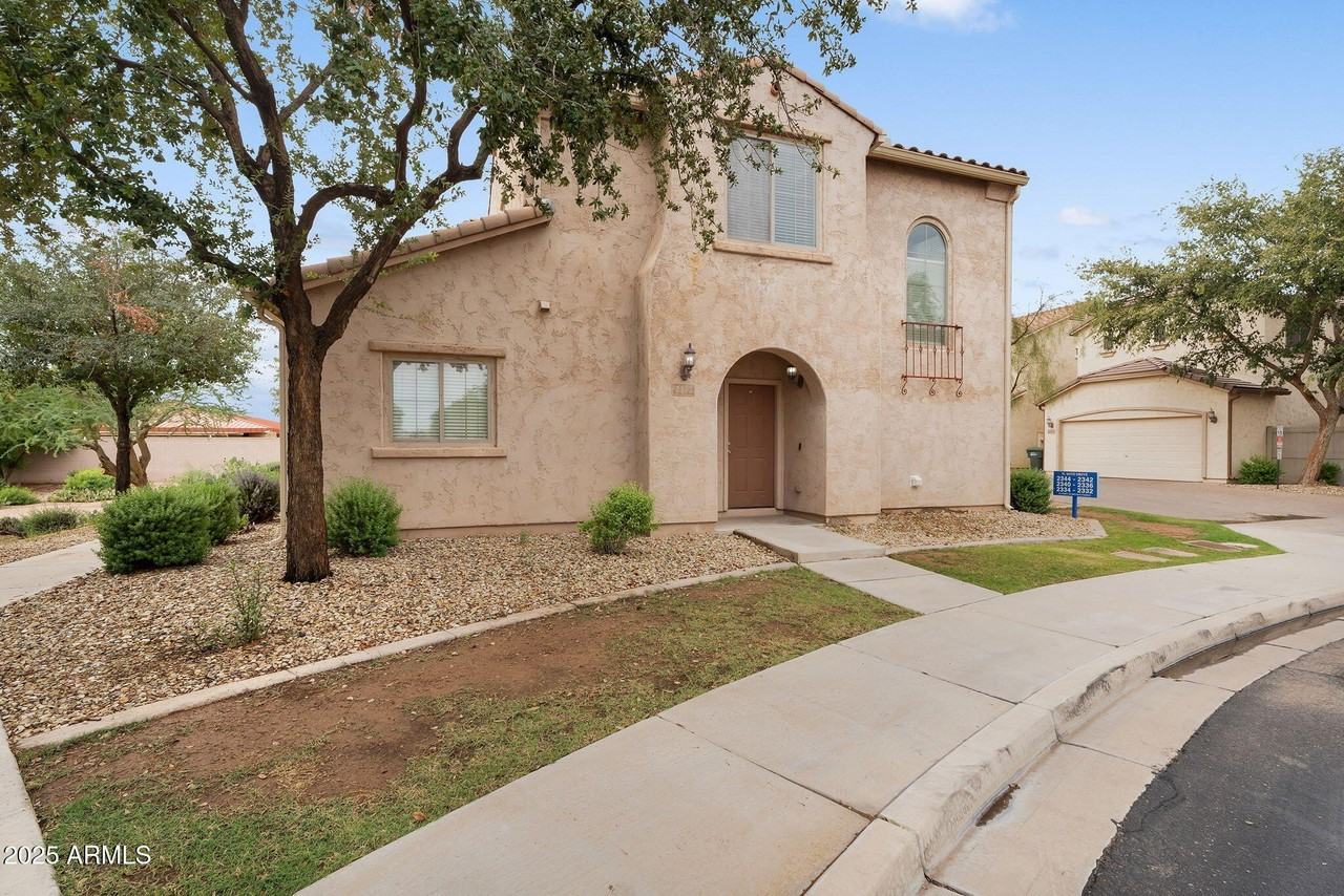 2332 North 84th Drive - Photo 4 of 31