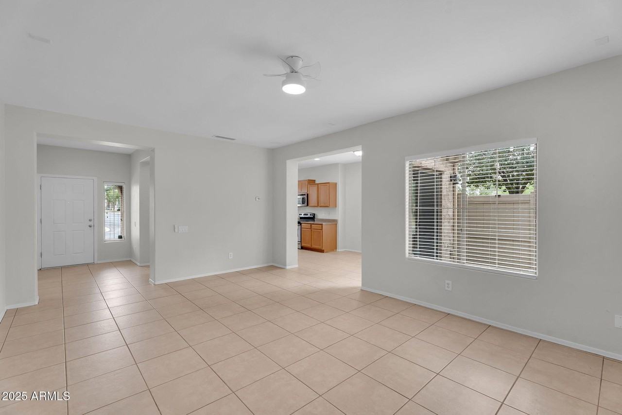 2332 North 84th Drive - Photo 5 of 31