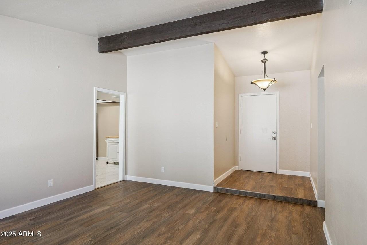 4662 W Kings Ave - Photo 3 of 33