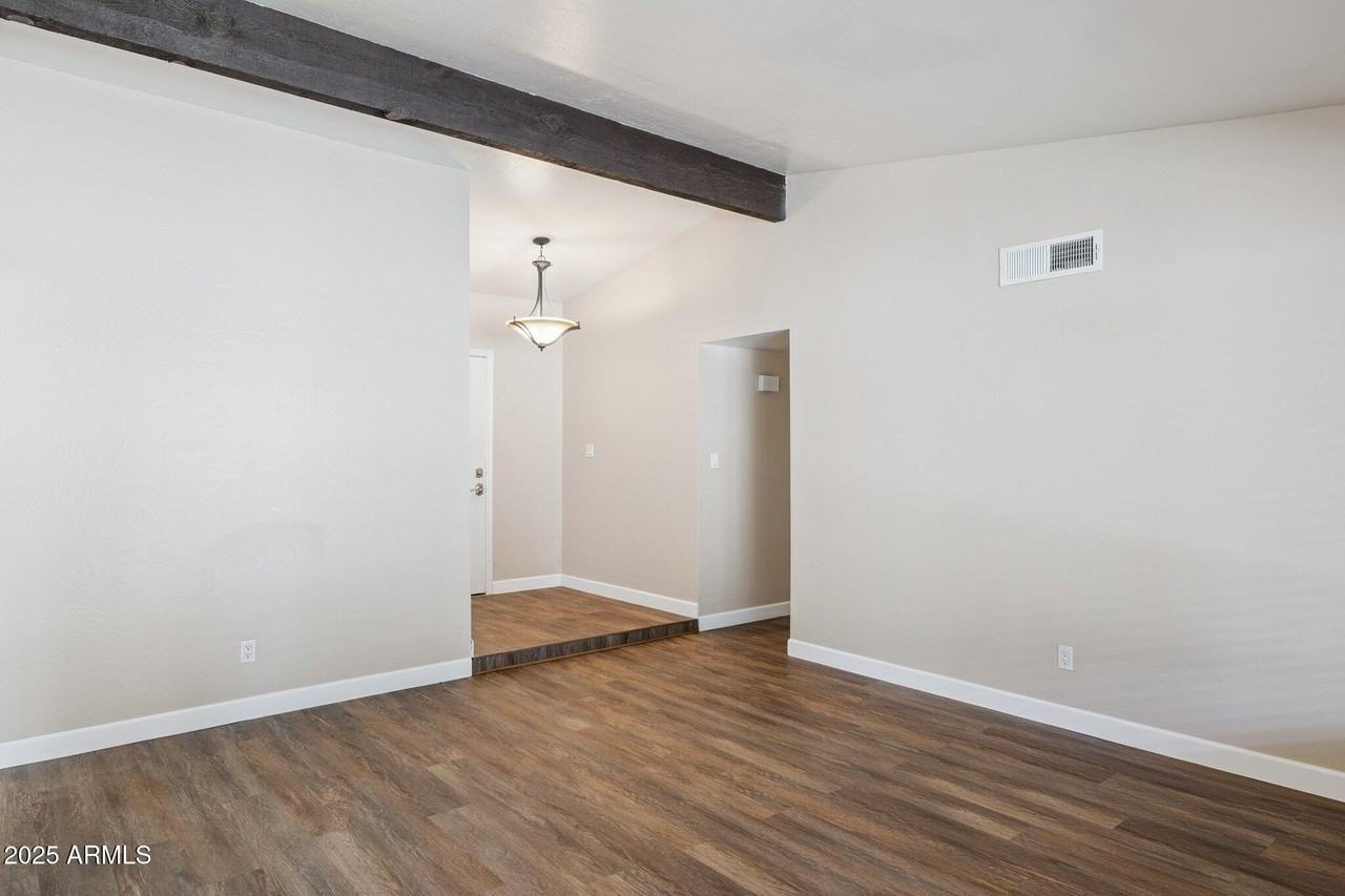 4662 W Kings Ave - Photo 5 of 33