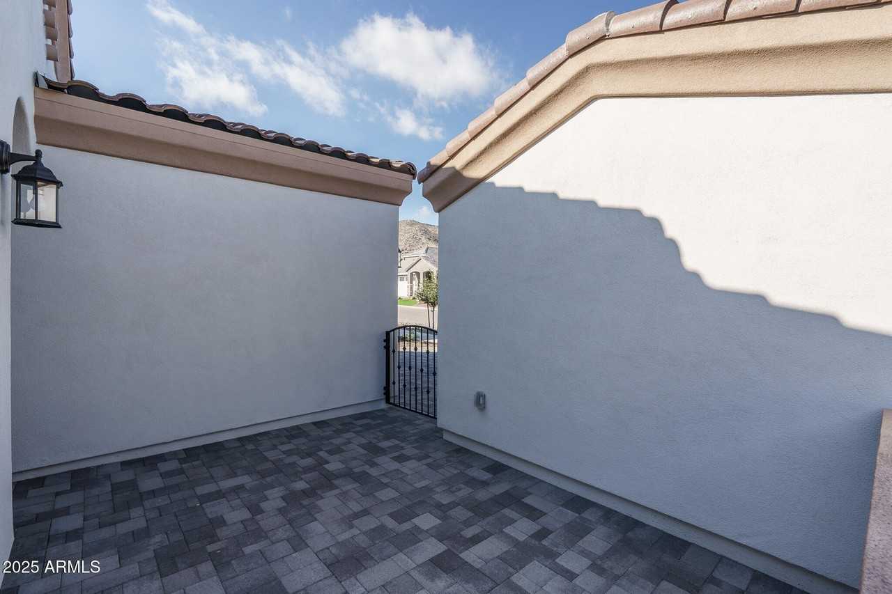 20607 W Rancho Dr - Photo 3 of 32