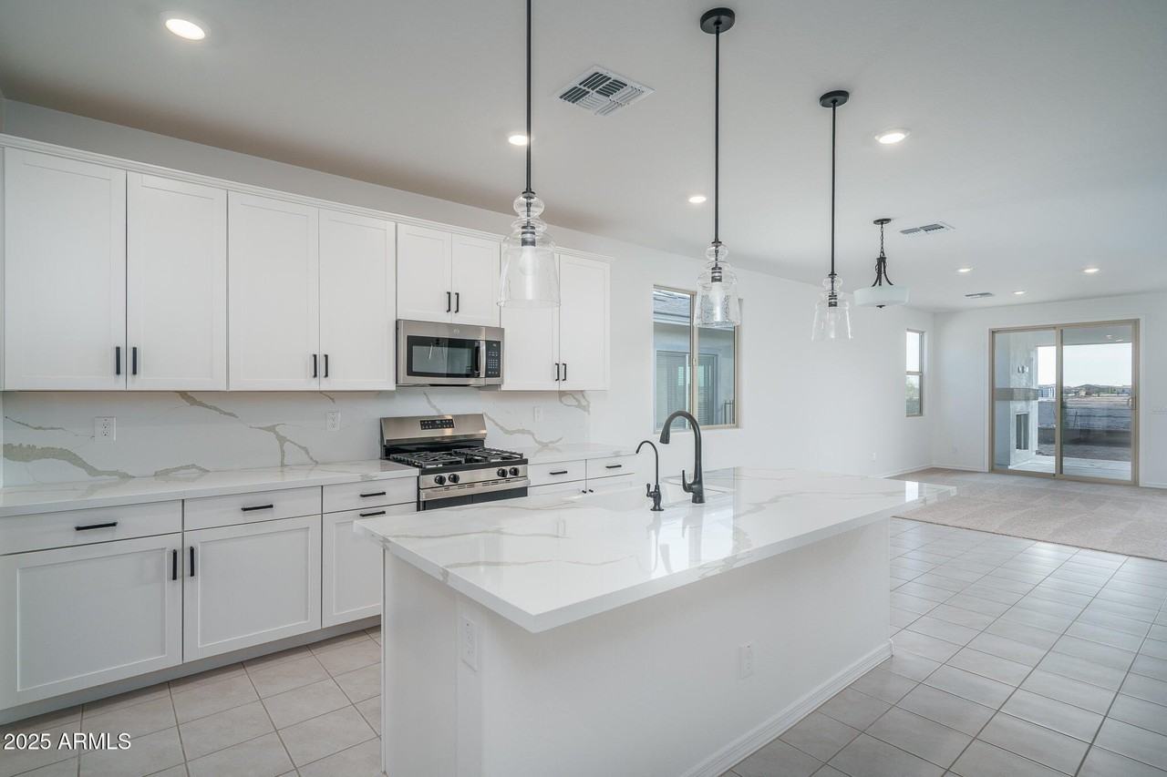 20607 W Rancho Dr - Photo 4 of 32