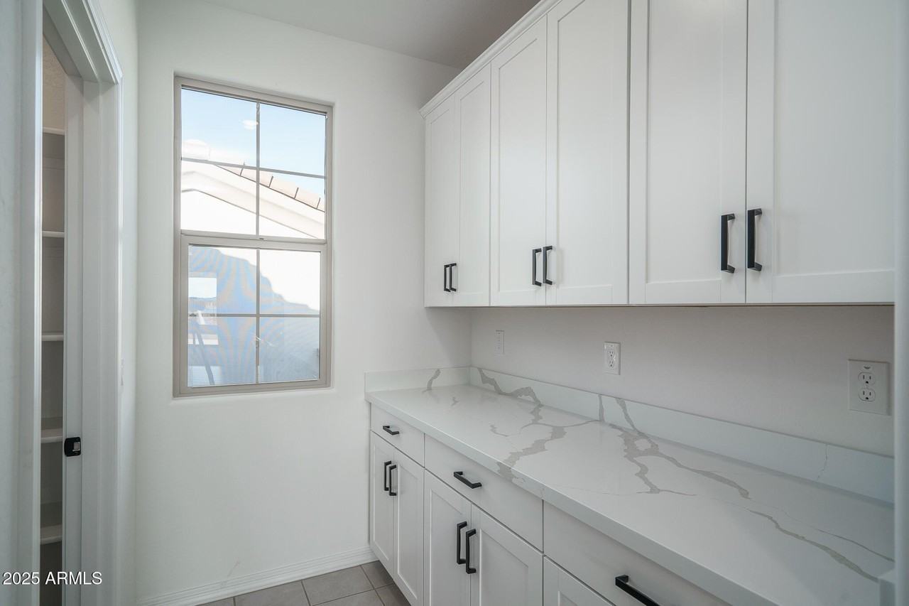 20607 W Rancho Dr - Photo 7 of 32