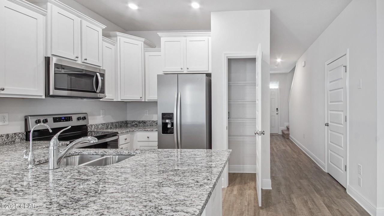 1674 Caleigh Ct - Photo 5 of 31