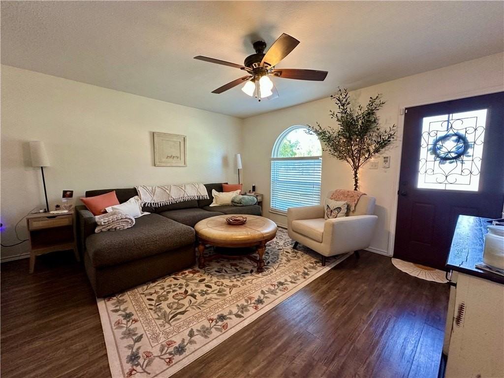 1213 Montreal Dr - Photo 4 of 31