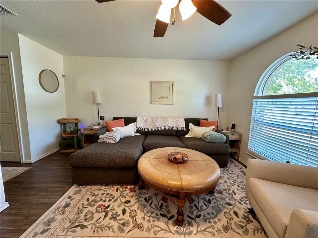 1213 Montreal Dr - Photo 6 of 31